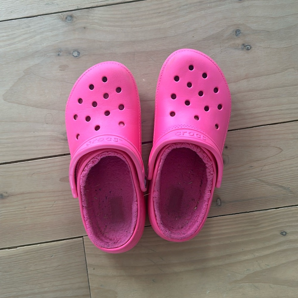 Crocs with fur pink women’s size 9